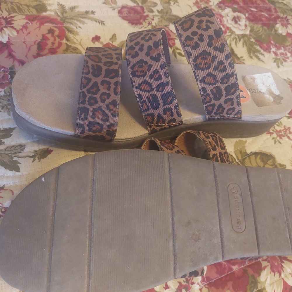 Bare traps sandals leopard size 10